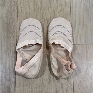 New Capezio Split Sole Shoes in Pink Size 10M
